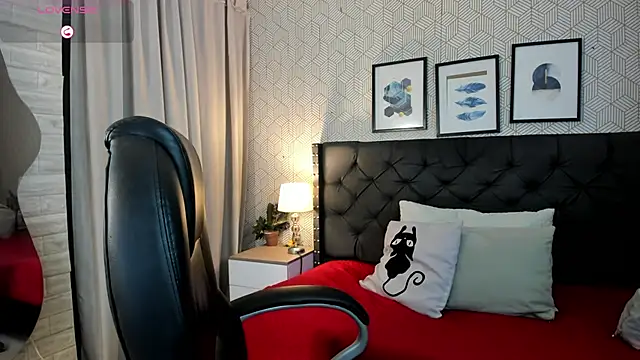 sophie  blare online show from April 1, 7:33 pm