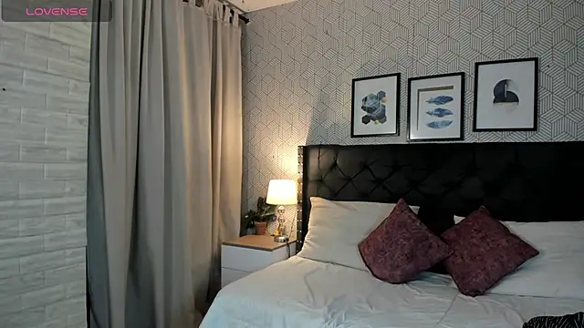 sophie  blare online show from April 15, 7:58 pm