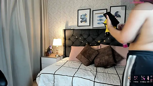 sophie  blare online show from March 22, 7:15 pm