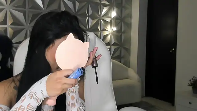 zoerouse  online show from December 5, 8:50 pm