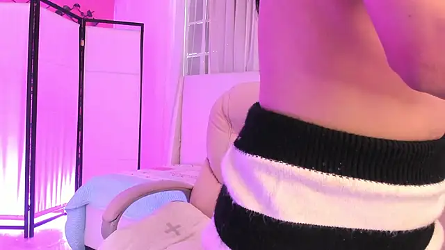 zoerouse  online show from October 23, 8:18 pm