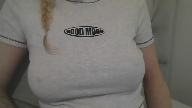 flirty babe x online show from October 9, 5:02 pm