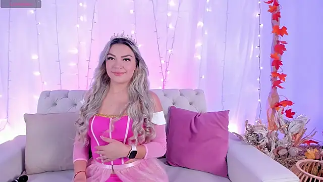 milaowens online show from October 31, 10:45 am