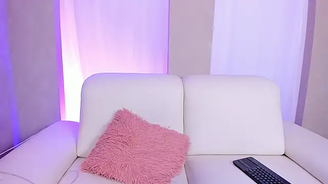 Snapshot of milaowens chatting on June 20, 12:21 pm milaowens online show from June 20, 12:21 pm