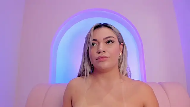 milaowens online show from March 11, 10:20 am