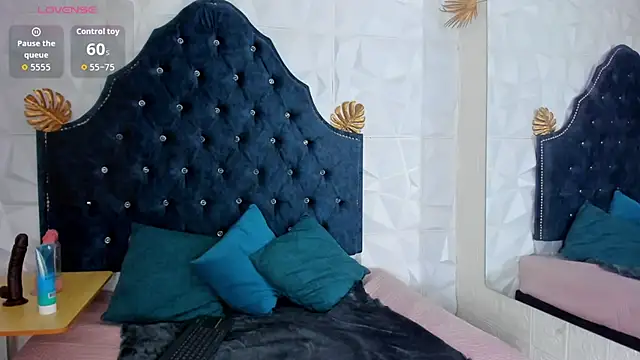  mia milf  online show from March 23, 6:30 pm