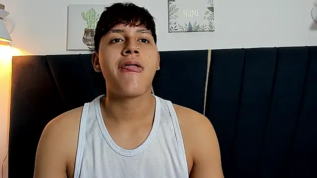 Snapshot of zeusapollofuck chatting on November 14, 2:15 am zeusapollofuck online show from November 14, 2:15 am