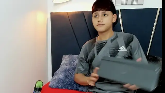 Snapshot of zeusapollofuck chatting on September 20, 7:08 pm zeusapollofuck online show from September 20, 7:08 pm