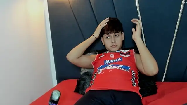 Snapshot of zeusapollofuck chatting on September 24, 8:15 pm zeusapollofuck online show from September 24, 8:15 pm