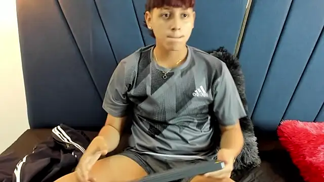 Snapshot of zeusapollofuck chatting on September 12, 10:09 pm zeusapollofuck online show from September 12, 10:09 pm