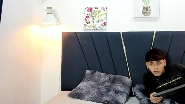 Snapshot of zeusapollofuck chatting on September 16, 7:26 pm zeusapollofuck online show from September 16, 7:26 pm