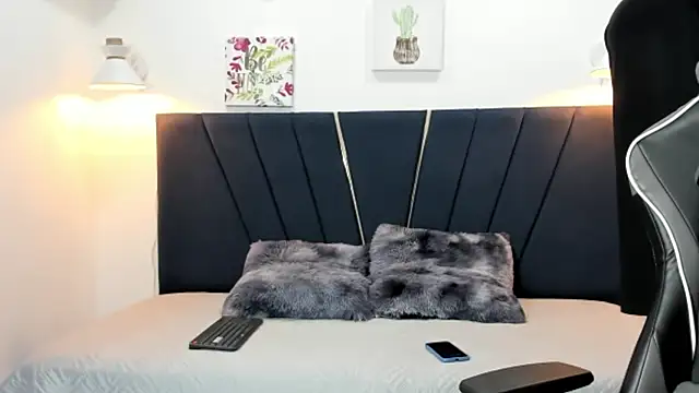 Snapshot of zeusapollofuck chatting on September 19, 8:13 pm zeusapollofuck online show from September 19, 8:13 pm