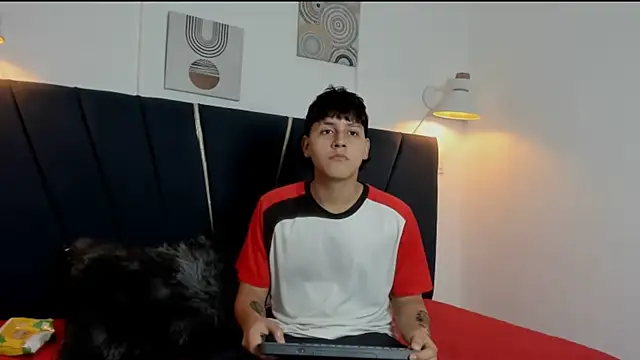 Snapshot of zeusapollofuck chatting on November 12, 10:46 pm zeusapollofuck online show from November 12, 10:46 pm