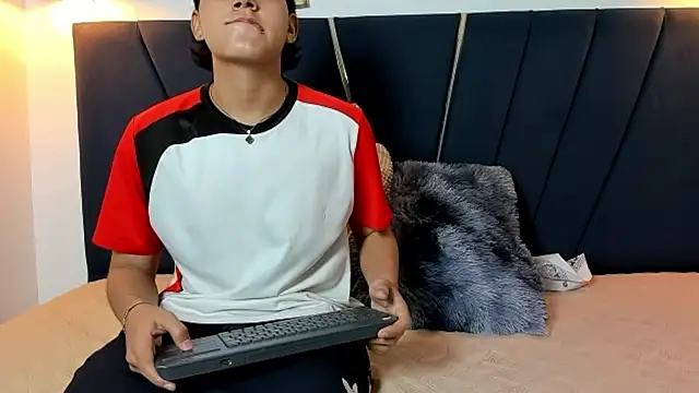 Snapshot of zeusapollofuck chatting on October 3, 9:16 pm zeusapollofuck online show from October 3, 9:16 pm