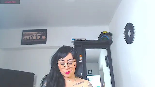 Snapshot of Vicky_hotmilf chatting on July 8, 11:11 am Vicky hotmilf online show from July 8, 11:11 am