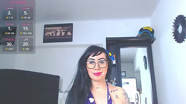 Snapshot of Vicky_hotmilf chatting on June 19, 10:21 am Vicky hotmilf online show from June 19, 10:21 am