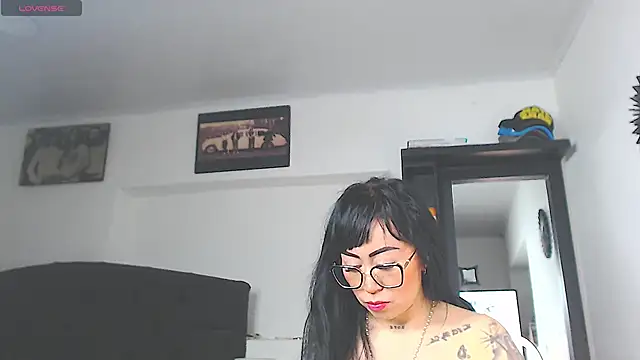 Vicky hotmilf online show from May 1, 8:19 am