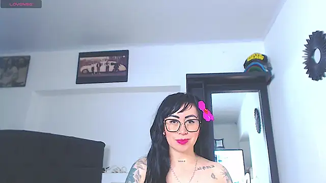 Snapshot of Vicky_hotmilf chatting on June 25, 11:04 am Vicky hotmilf online show from June 25, 11:04 am