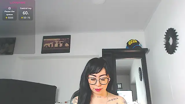 Vicky hotmilf online show from April 2, 8:32 am