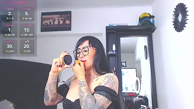 Snapshot of Vicky_hotmilf chatting on June 9, 11:11 am Vicky hotmilf online show from June 9, 11:11 am
