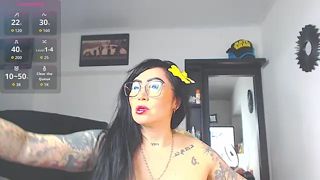 Vicky hotmilf online show from April 3, 12:33 pm