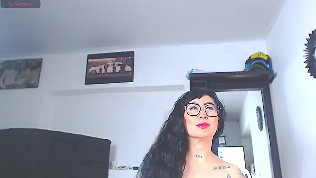 Snapshot of Vicky_hotmilf chatting on June 12, 8:34 am Vicky hotmilf online show from June 12, 8:34 am
