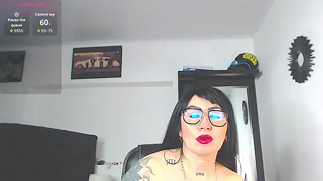 Vicky hotmilf online show from March 3, 1:07 pm