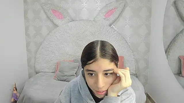 Gaby louse online show from April 4, 7:09 pm