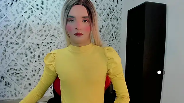 Snapshot of MIA_HOT23CM_S7S chatting on October 31, 11:40 am MIA HOT23CM S7S online show from October 31, 11:40 am