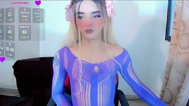 Snapshot of MIA_HOT23CM_S7S chatting on October 25, 11:20 am MIA HOT23CM S7S online show from October 25, 11:20 am