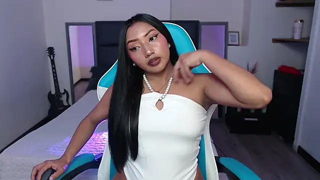 Isabella Diamon online show from November 15, 1:53 am