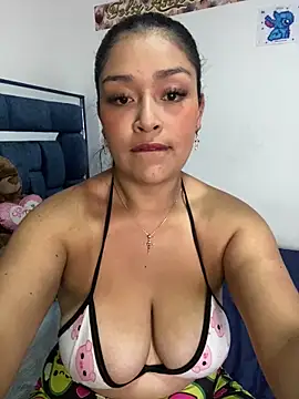 Snapshot of Aurora_fire1 chatting on February 25, 4:18 pm Aurora fire1 online show from February 25, 4:18 pm