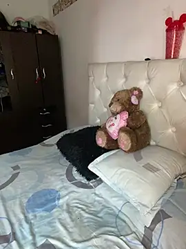 Snapshot of Aurora_fire1 chatting on February 7, 5:54 pm Aurora fire1 online show from February 7, 5:54 pm