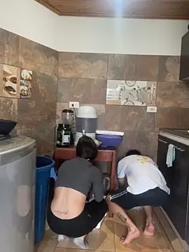 coupledesire18 online show from December 4, 5:45 pm