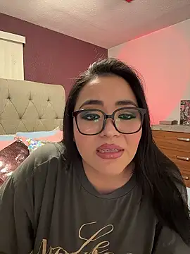 MyHoneyFrida online show from January 8, 3:45 am