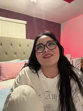 Snapshot of MyHoneyFrida chatting on November 27, 4:02 am MyHoneyFrida online show from November 27, 4:02 am