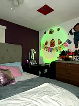 Snapshot of MyHoneyFrida chatting on October 24, 3:49 am MyHoneyFrida online show from October 24, 3:49 am