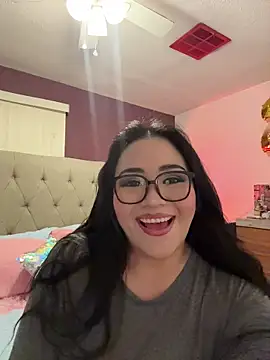 Snapshot of MyHoneyFrida chatting on November 15, 3:43 am MyHoneyFrida online show from November 15, 3:43 am