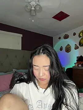 Snapshot of MyHoneyFrida chatting on November 7, 3:00 am MyHoneyFrida online show from November 7, 3:00 am