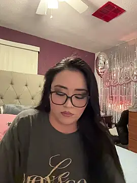 Snapshot of MyHoneyFrida chatting on December 18, 3:55 am MyHoneyFrida online show from December 18, 3:55 am