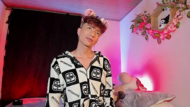 mhatias  online show from March 11, 4:39 am