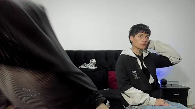 mhatias  online show from October 28, 2:34 am