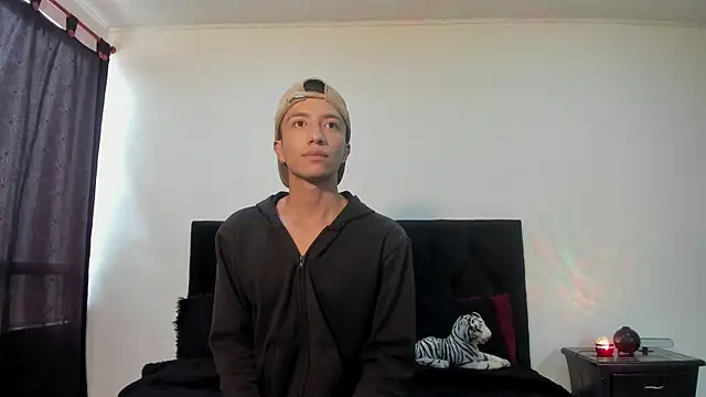 mhatias  online show from November 17, 4:00 pm