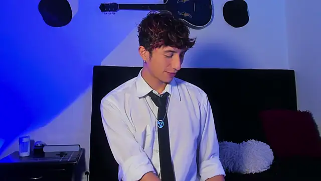 mhatias  online show from April 13, 4:27 am