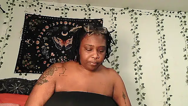 Snapshot of mistressnelle chatting on July 4, 9:04 am mistressnelle online show from July 4, 9:04 am