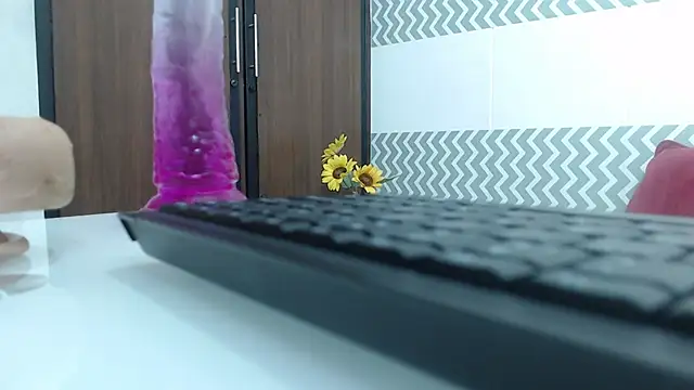 Snapshot of EmilyCoy_ chatting on December 21, 3:30 am EmilyCoy online show from December 21, 3:30 am