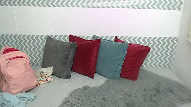 Snapshot of EmilyCoy_ chatting on December 19, 3:10 am EmilyCoy online show from December 19, 3:10 am