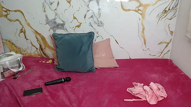 Snapshot of EmilyCoy_ chatting on February 4, 3:23 am EmilyCoy online show from February 4, 3:23 am