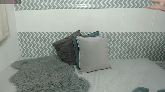 EmilyCoy  online show from December 4, 5:06 am