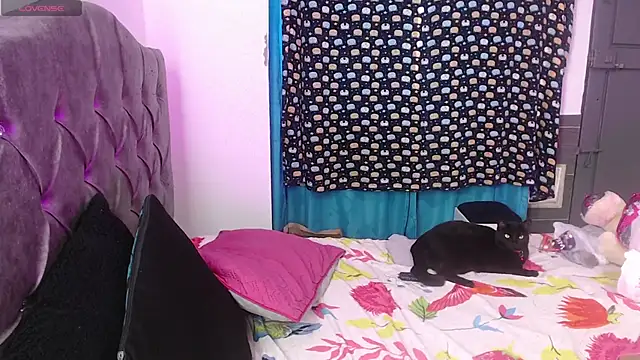 EmilyCoy  online show from March 18, 5:36 pm